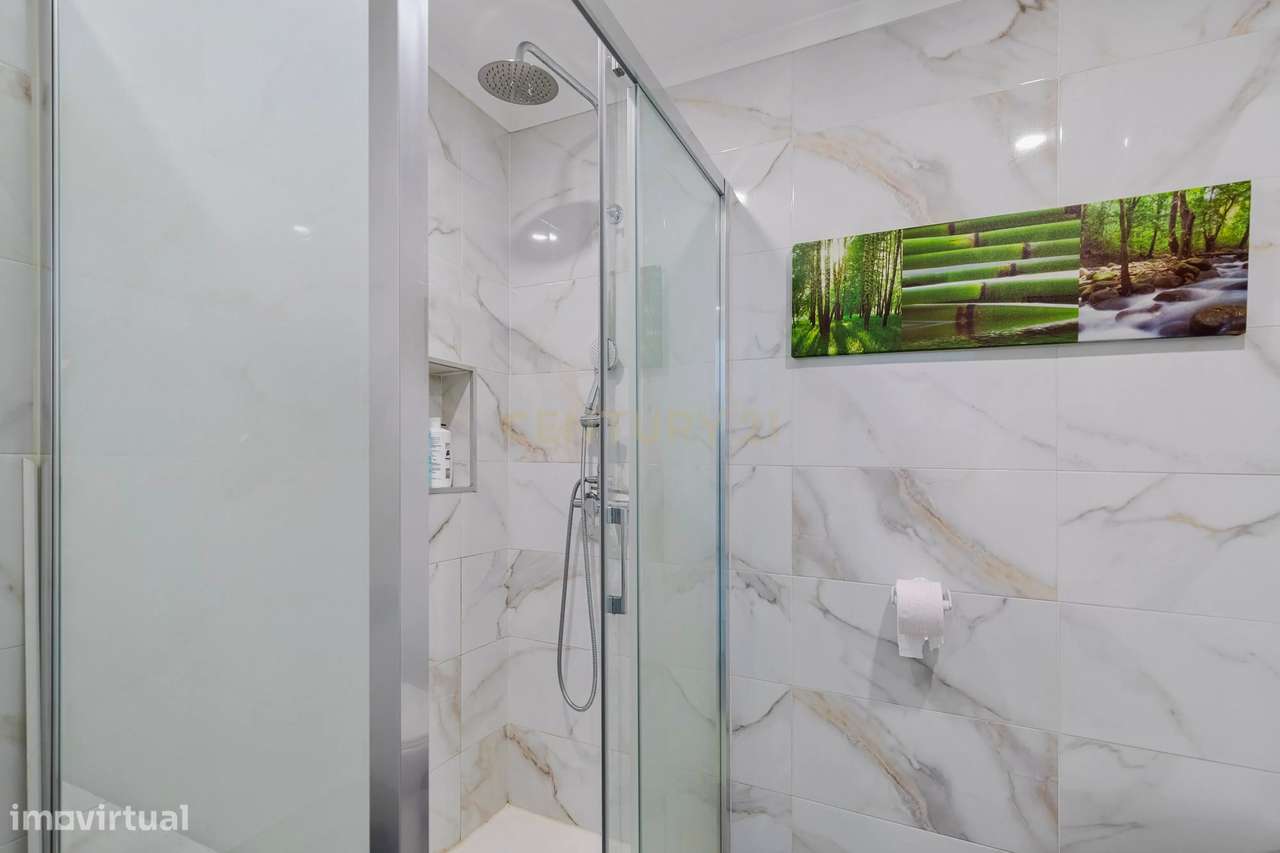 Apartamento T2/3  remodelado com excelente luminosidade e varanda fech-15