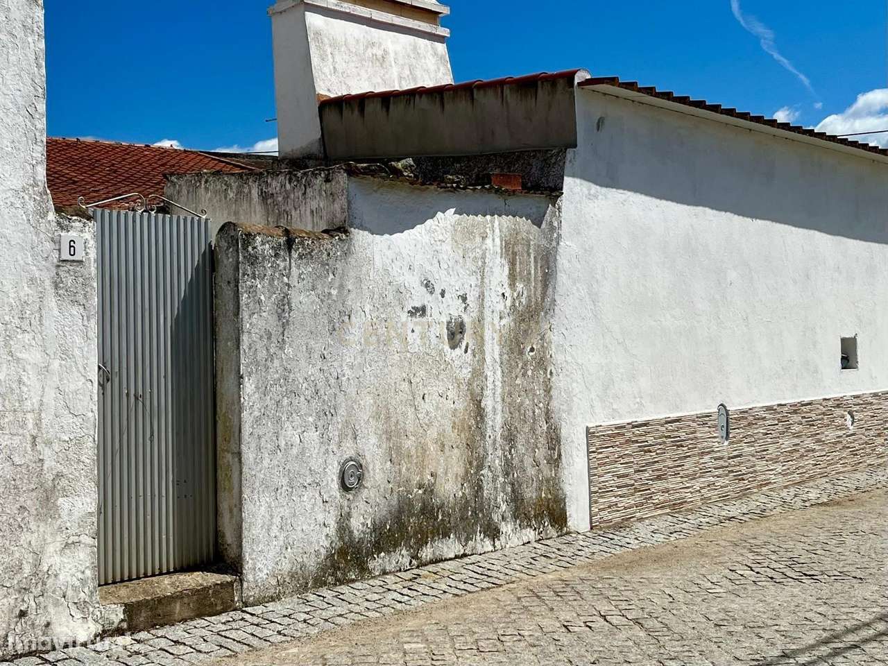 Moradia T2 , perto da praia, para Recuperar em Oriola, Évora.-11