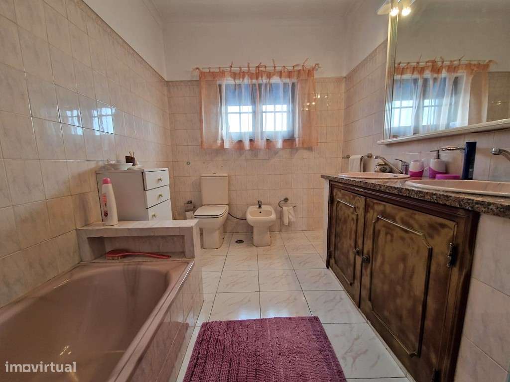 Moradia isolada como nova em Fernão Ferro-30