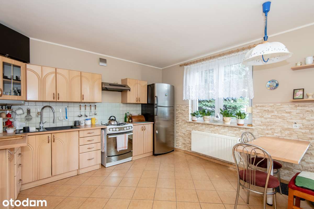 Bliźniak w samym Centrum Komornik-3