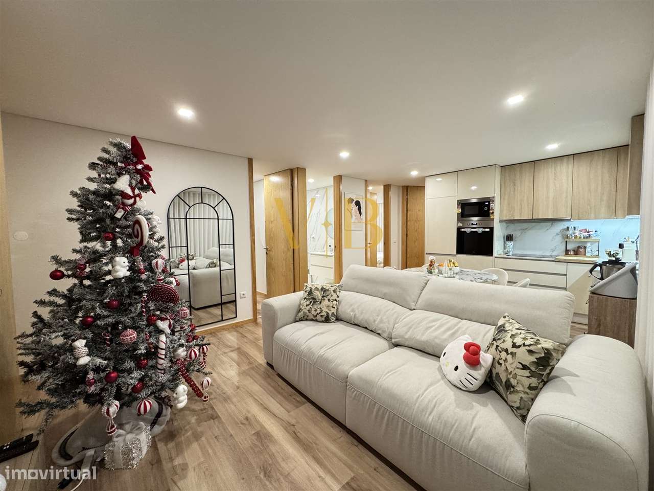 T3 Remodelado junto à Praça do Almada – Terraço Exclusivo de 30 m²-0