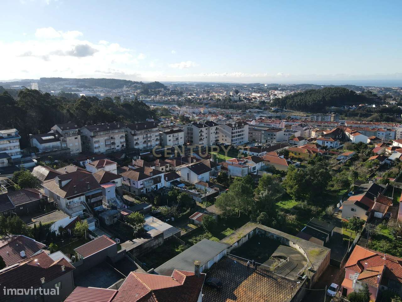 Moradia ao Hospital Santos Silva - com garagens, anexos e espaço de gr - Grande imagem: 5/34