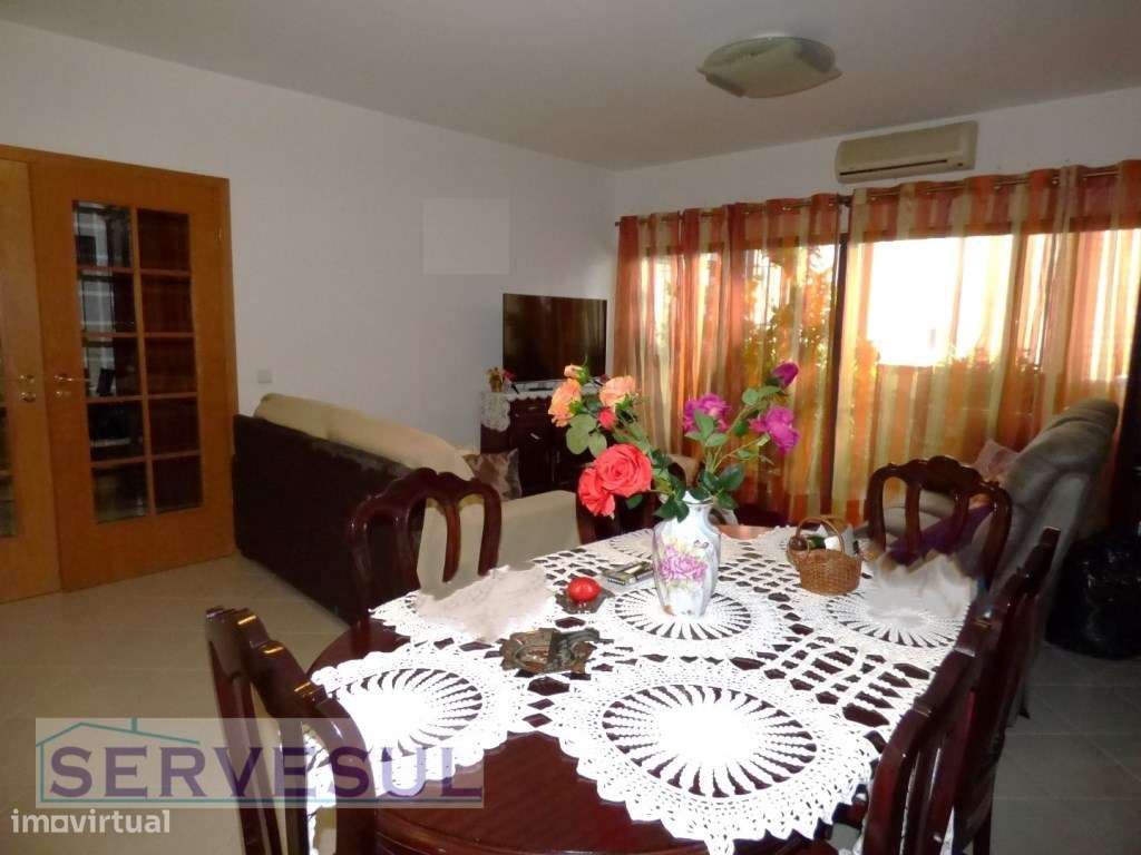 Apartamento de 2 quartos, com área total de 114,30m2, localizado no... - Grande imagem: 2/19