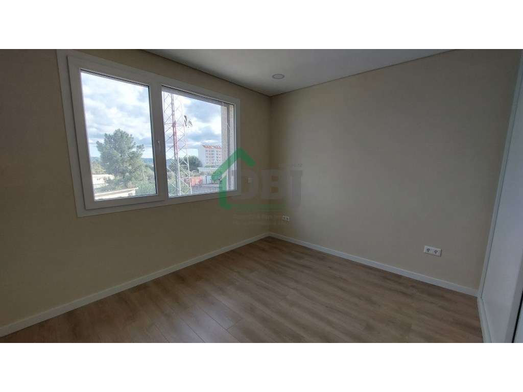 FABULOSO T2 DUPLEX NOVO - Boas áreas, 2 Suites!-11