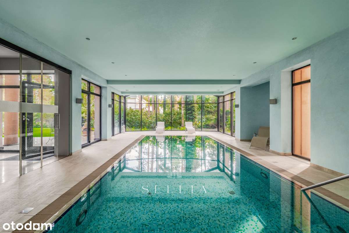Luksusowa rezydencja z basenem w Strefie A-0