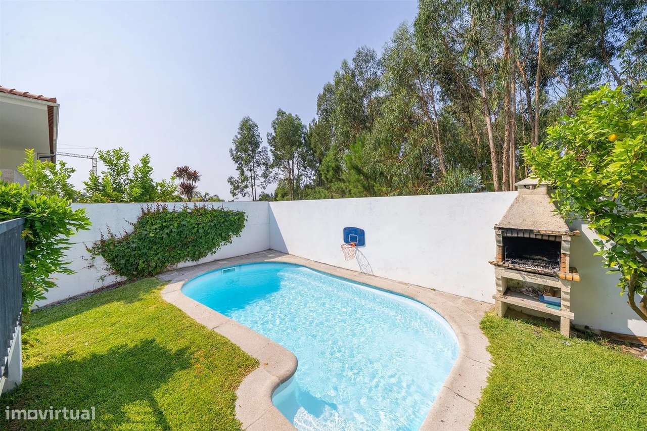 Moradia T4 com piscina nas Marinhas | Esposende-18