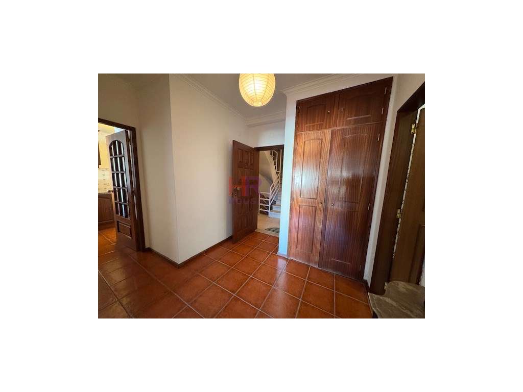 Vende-se T2 com garagem completamente mobilado e equipado.-13