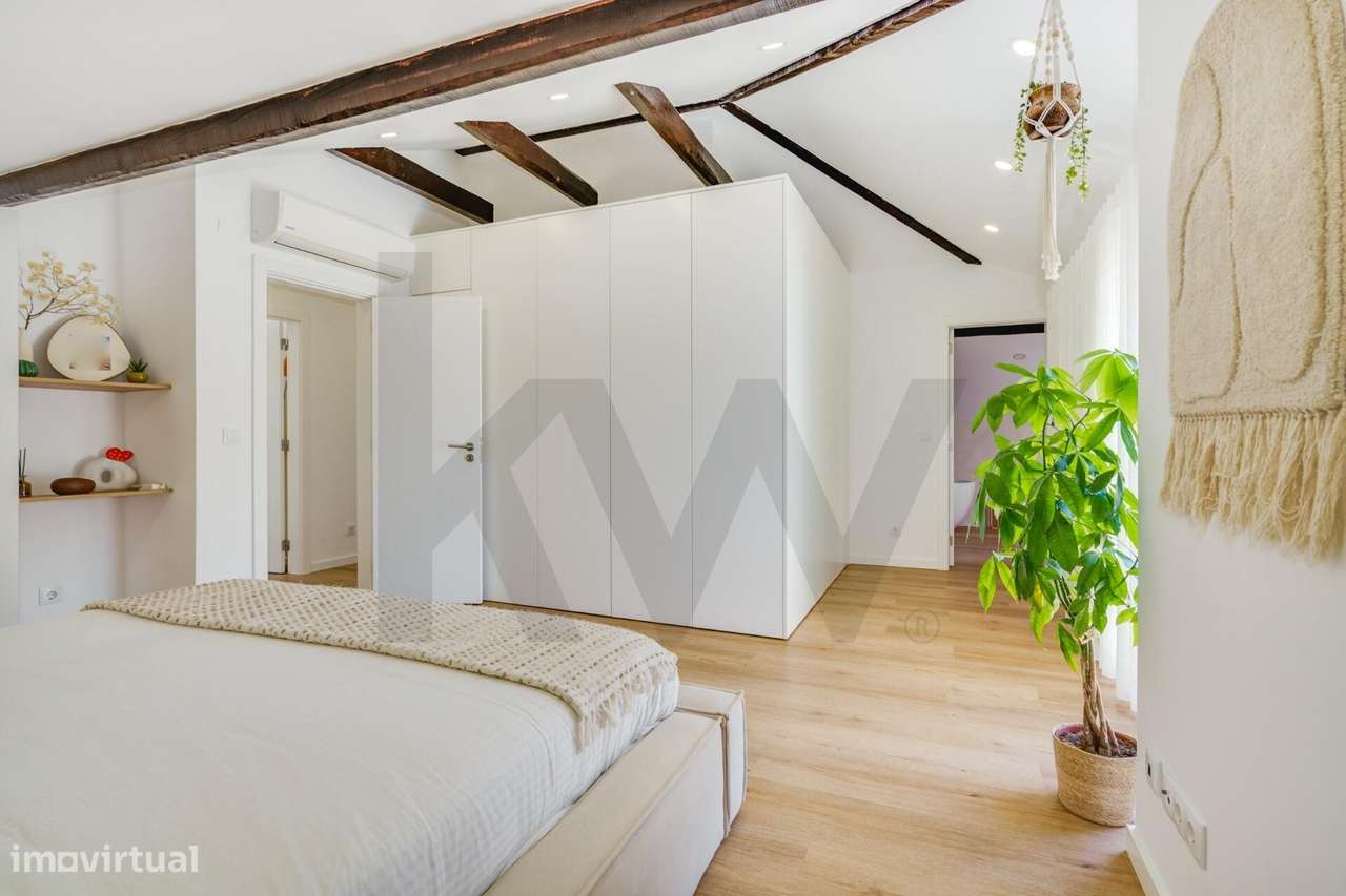 Fabulosa Moradia T4 com Piscina e Espaço Exterior-26