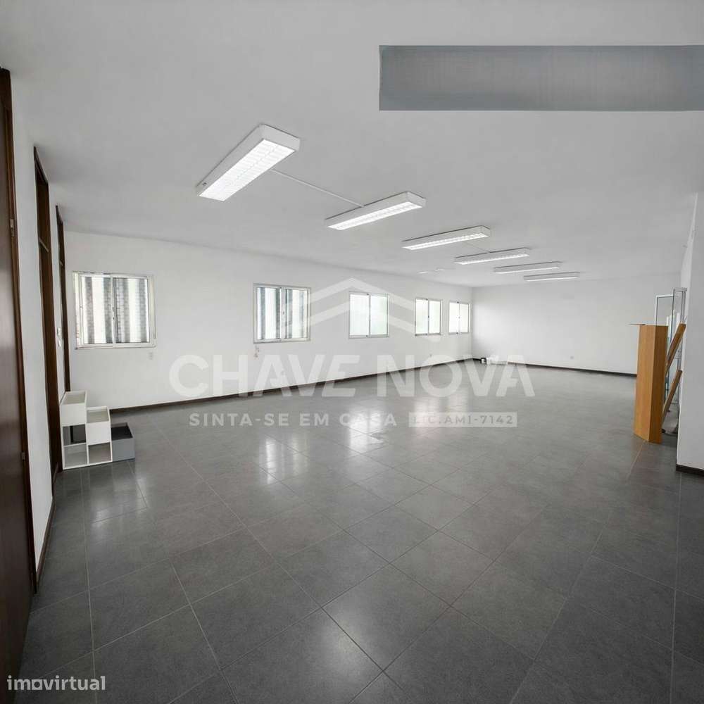 Escritório / Estúdio com Garagem/Loja  –Oportunidade de Investimento-3