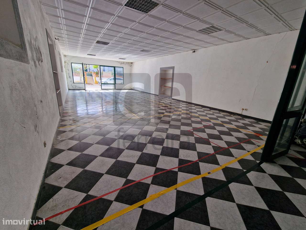 LOja com possibilidade para Moradia T3-11