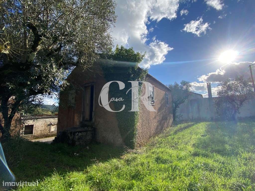 Casa de campo isolada em pedra com terreno-13