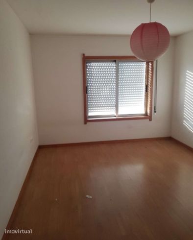 Apartamento T3 em Valbom-Gondomar com Varanda e Estacionamento-5