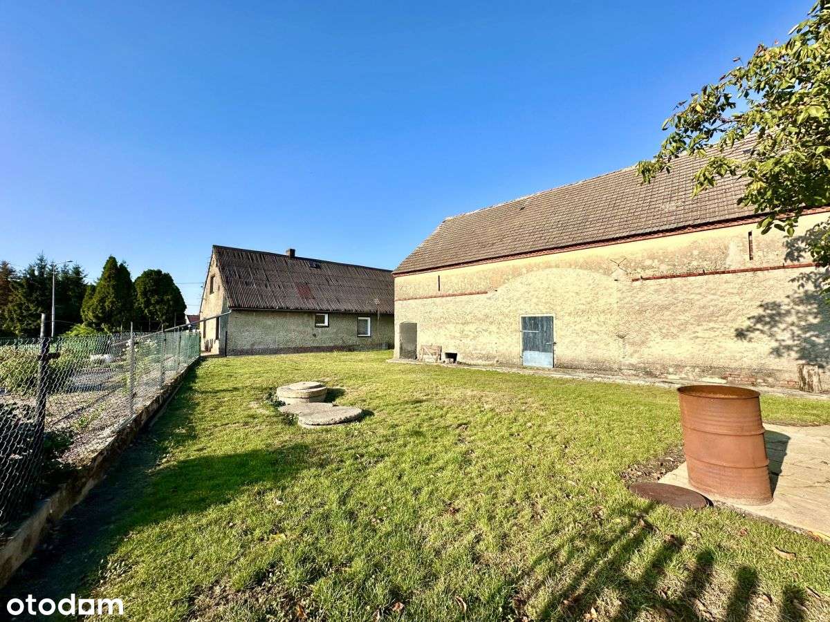 Dom z pomieszczeniami gospodarczymi-17