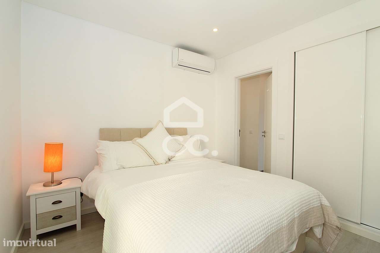 Apartamento T3 Renovado com Vista Mar e Terraço em Armação de Pêra-26