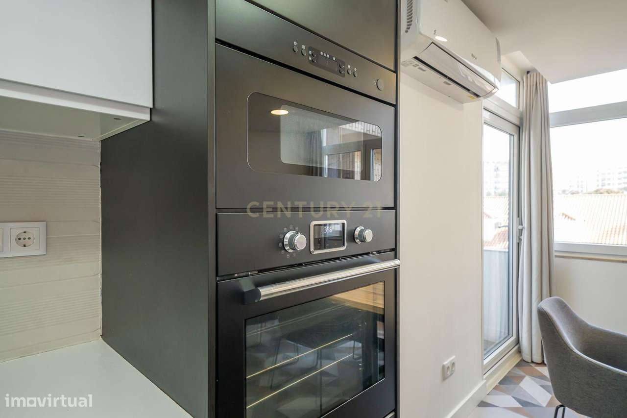 Espaçoso Apartamento T2, Totalmente Remodelado, c/ Varanda, Bairro Sal - Grande imagem: 3/39