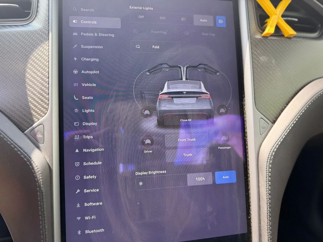 Tesla Model X - 10