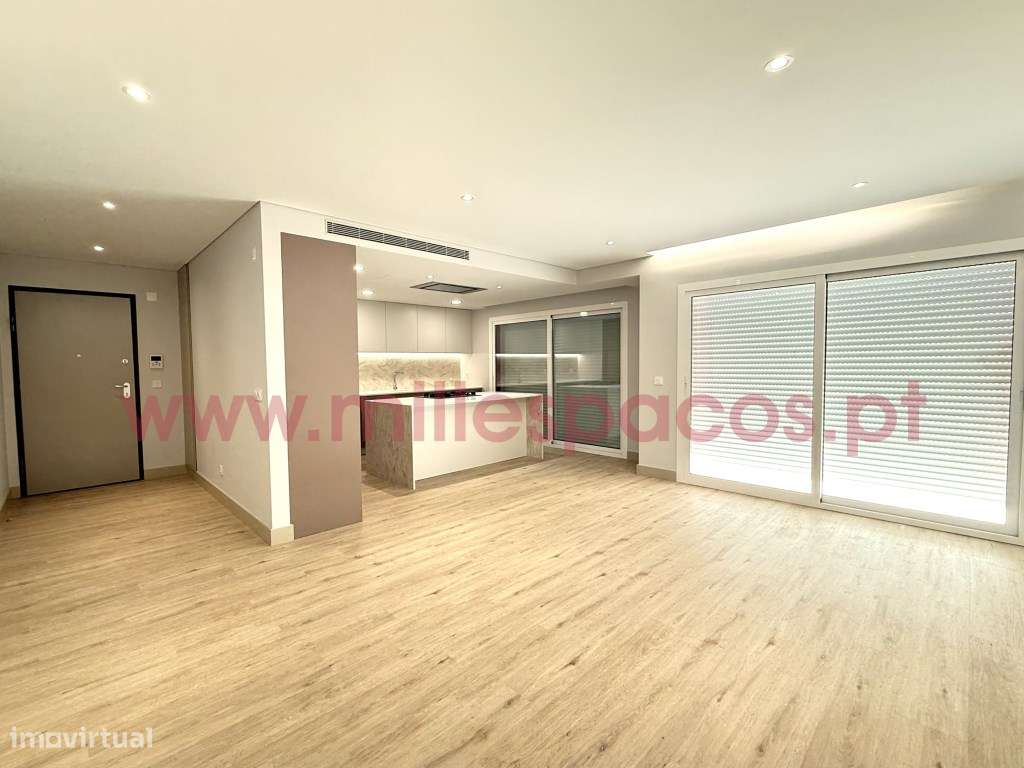 T3 Novo Varandas, wc com 2 janelas - Grande imagem: 2/21