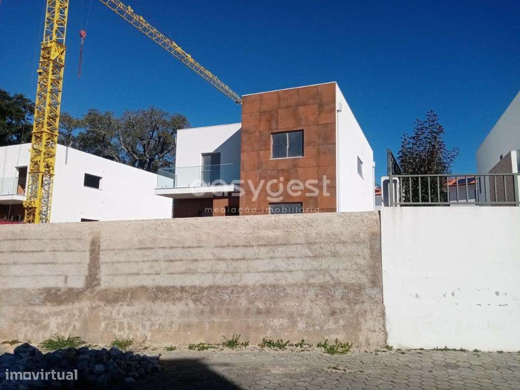 Moradia T4 com Piscina na cidade de Castelo Branco - Grande imagem: 2/21