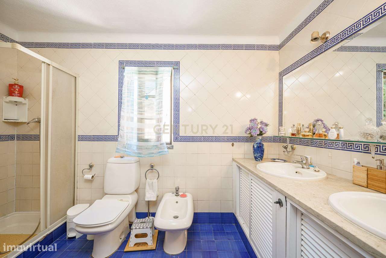 O Refúgio Perfeito em Cajados: Natureza e Duas Moradias num Só Investi-10