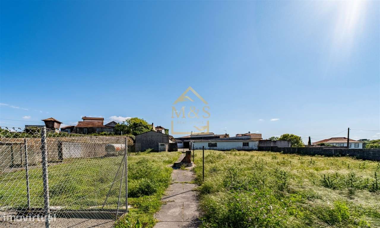 Moradia com comercio| Terreno 2900m2 |  Praia - Lavra-28