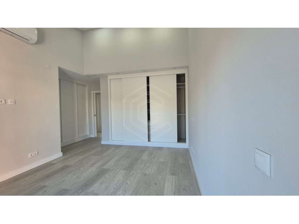 Moradia Renovada com Luxo na Mexilhoeira da Carregação, Lagoa, em c... - Grande imagem: 4/39