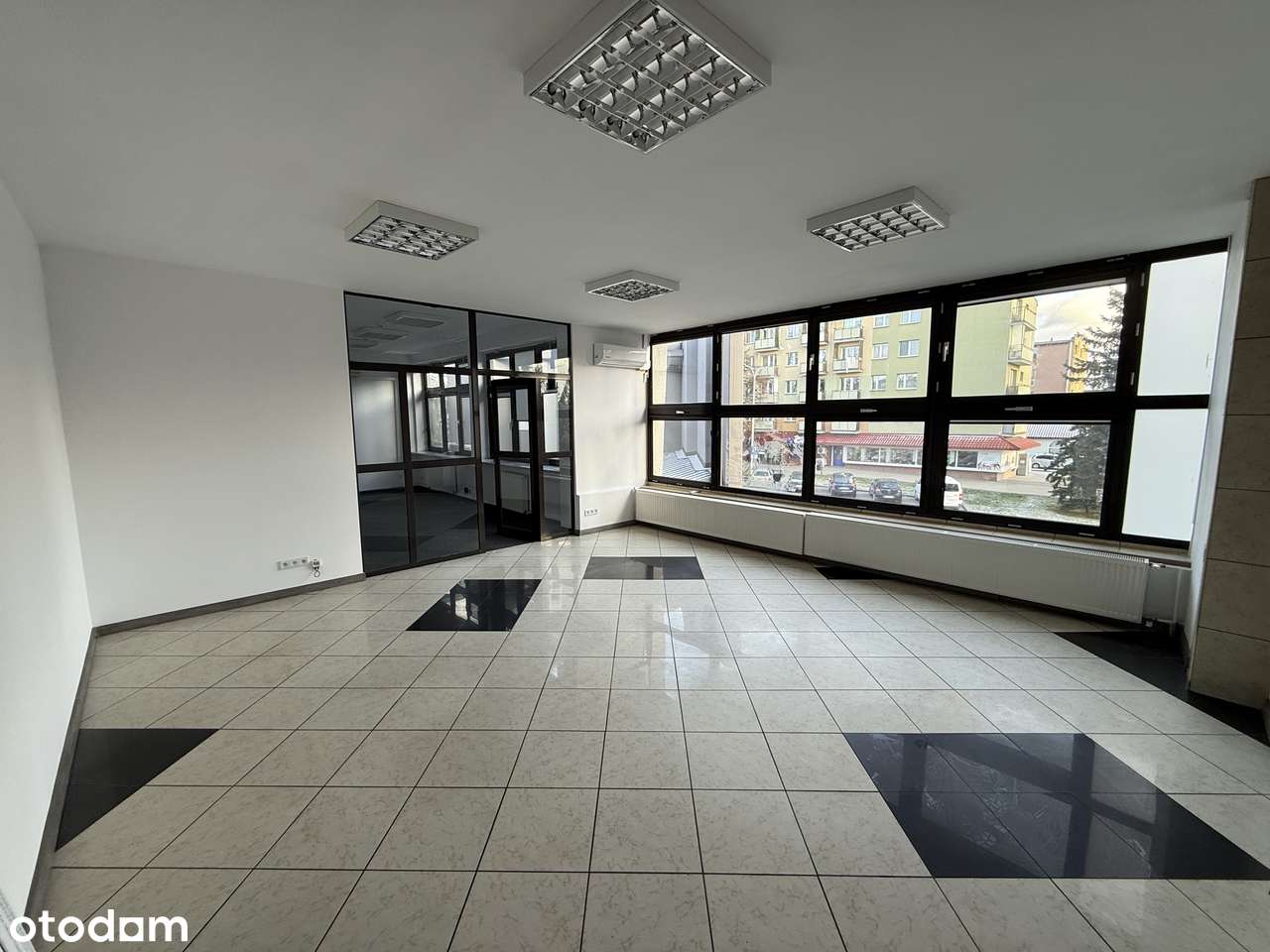 Biura do wynajęcia - biurowiec OPA OFFICE - Tarnobrzeg - Pełny obrazek: 2/12