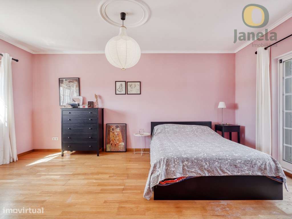 Moradia T3 com Garagem e Piscina no Vila Sol-11