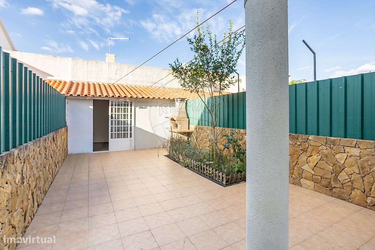Moradia T3 com Quintal, Escritório e Churrasqueira – Quinta do Conde-16