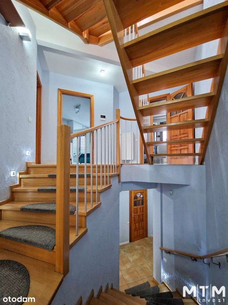 Energooszczędny dom z dużym garażem w Podjuchach-16