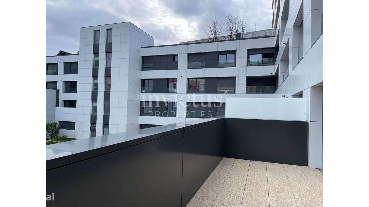 Apartamento T3 em plena Av. da Boavista-12