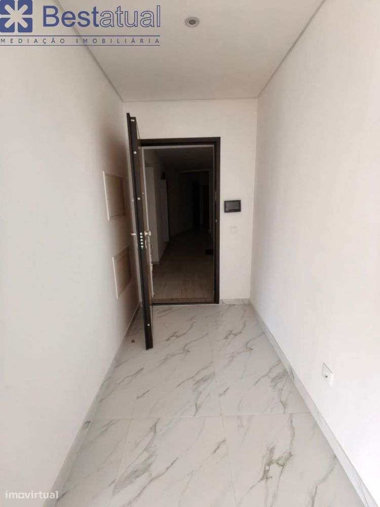 Apartamento T3 c/Lugar de Garagem P/ 2 Carros-10