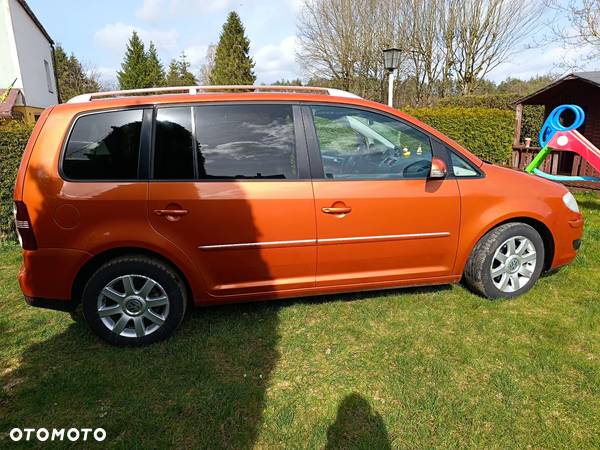 Volkswagen Touran 1.9 TDI Highline DSG - 4