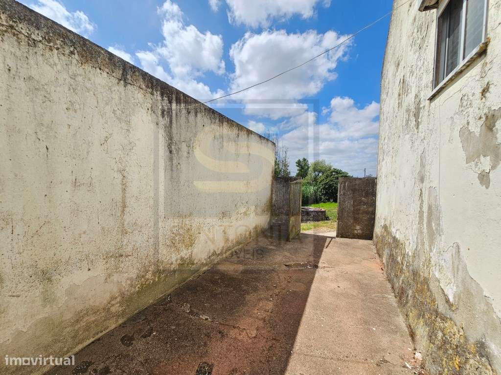 Moradia para Recuperar com Terreno de 1.600 m² na Ventosa, Cadaval-10