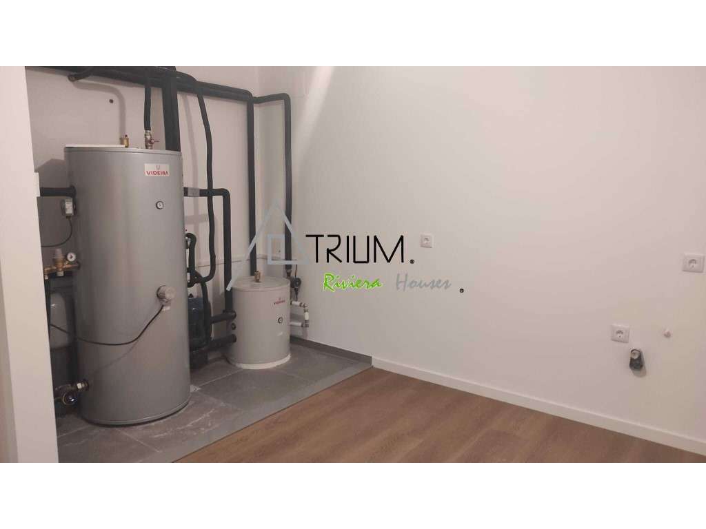 Moradia T4+1 Isolada com piscina e jardim nova-43