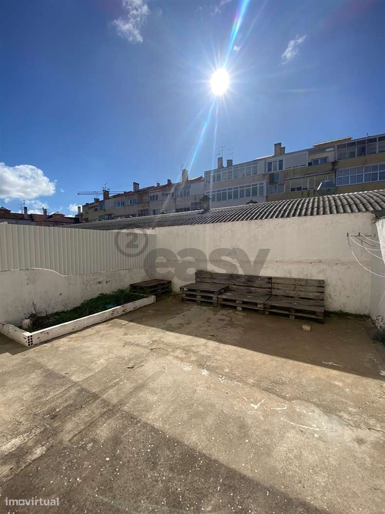 T2 Remodelado com Logradouro -  Oferta Escritura - Grande imagem: 2/8