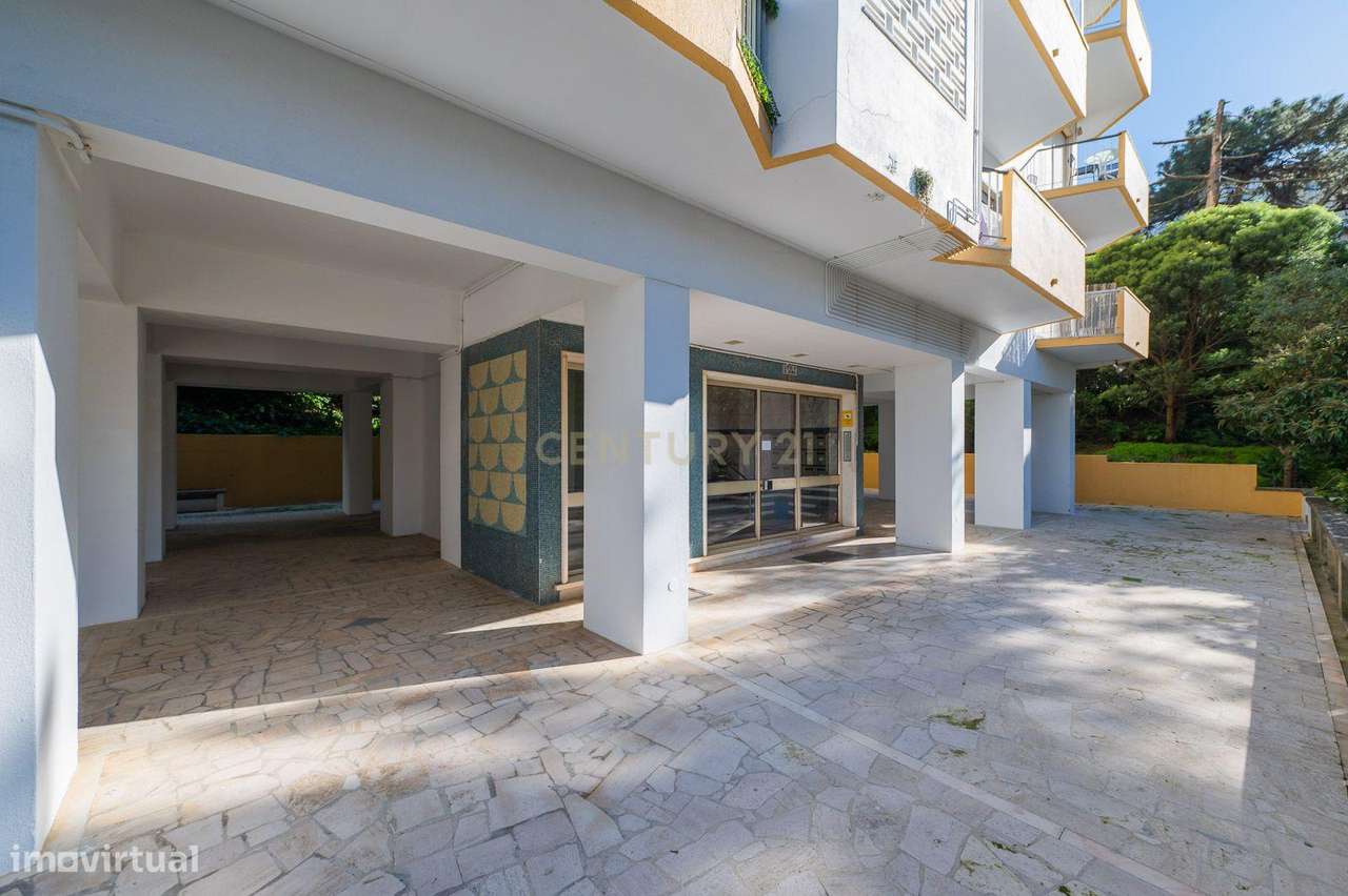 Excelente T2 Totalmente Remodelado | Monte Estoril-26