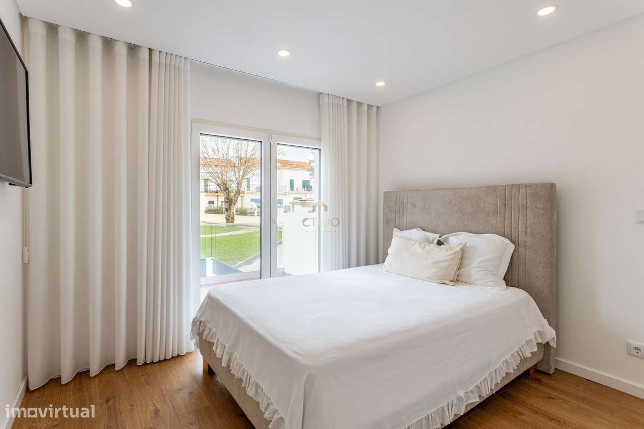 Moradia T2 Moderna com Pátio, Varanda e Chão Radiante – Bairro da Petr-24