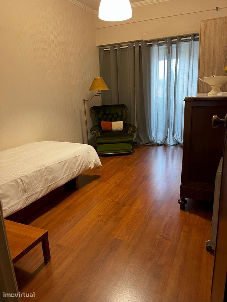 Quarto - localizado em Benfica Lisbon - Grande imagem: 3/10