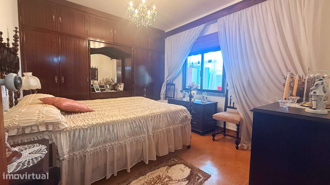 Moradia Isolada com Terreno Amplo em Parceiros da Igreja, torres novas-9