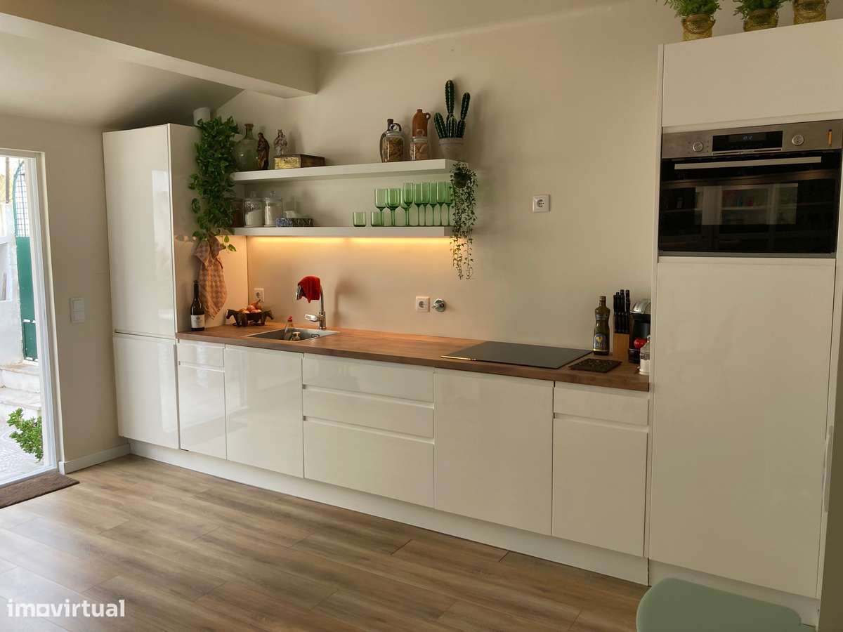 Charming Semi-Detached Home in Cascais – Fully Renovated - Grande imagem: 2/17