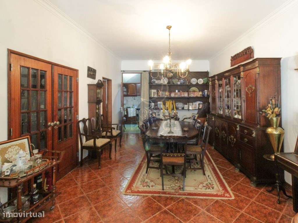 Moradia V5 c/ 2 garagens, terraço e loja - central - Grande imagem: 4/35