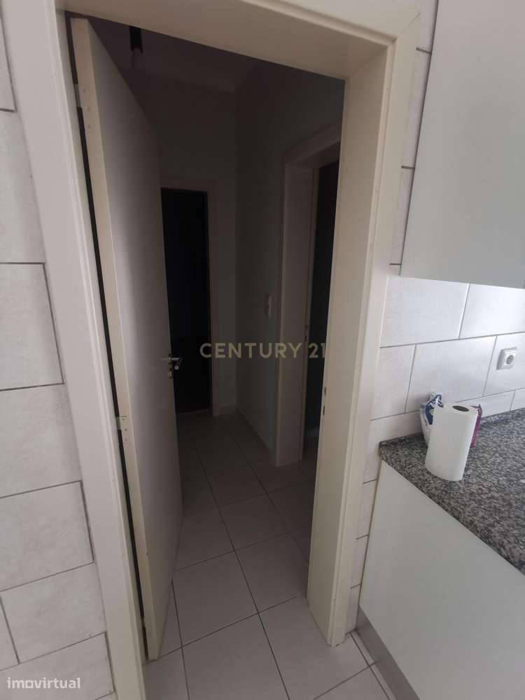 Apartamento T1 R/C com quintal - Charneca da Caparica-5