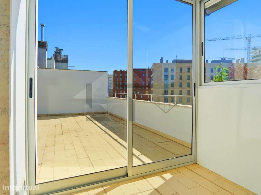 Penthouse T3 (possível T4) com Terraço, plena vista Rio e Garagem, ...-52