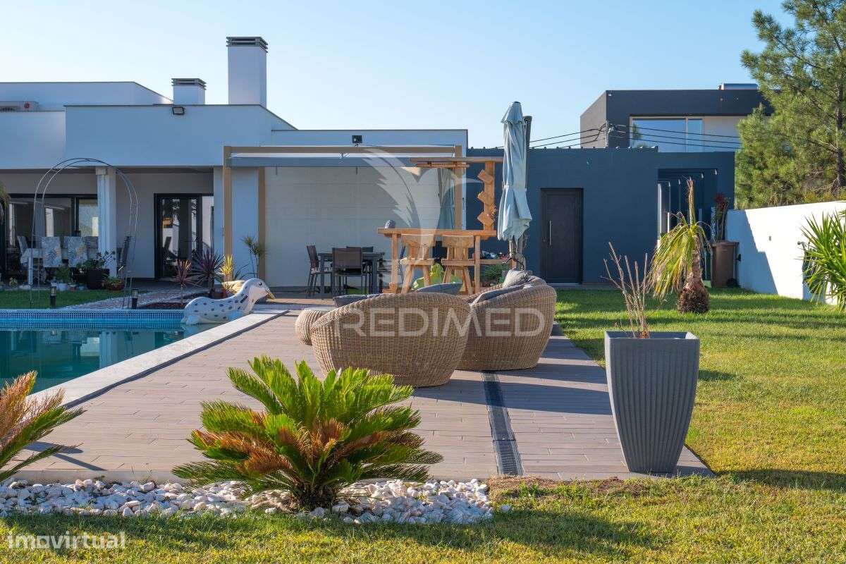 Moradia de Luxo, T4 com Piscina na Vila Alegre, Fernão Ferro - Grande imagem: 5/36