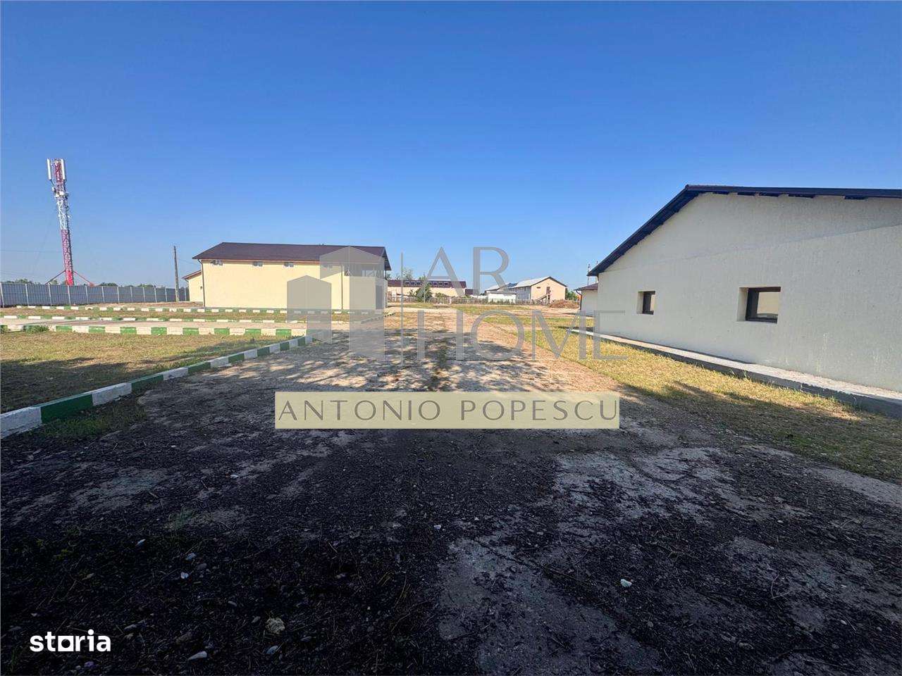 Ansamblu format din teren, platforma betonata si hale industriale, in - Imagine principală: 2/16