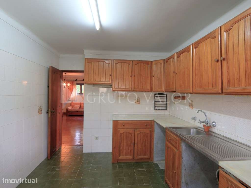 Moradia Isolada T4+2 com Garagem em Mem Martins-38