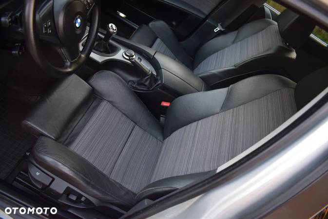 BMW Seria 5 525xi - 29