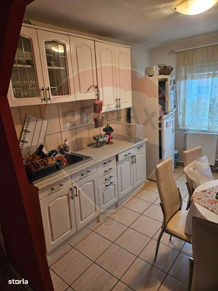 Apartament cu 3 camere de vânzare, str. Hortensiei-12