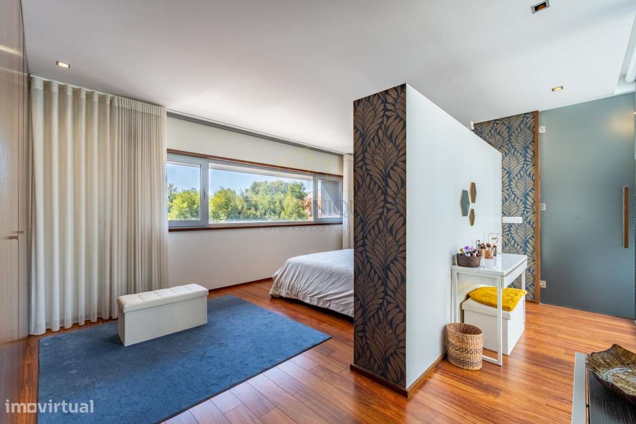 Moradia Geminada T3 com Suite, Jardim de Inverno, Garagem Fechada...-22