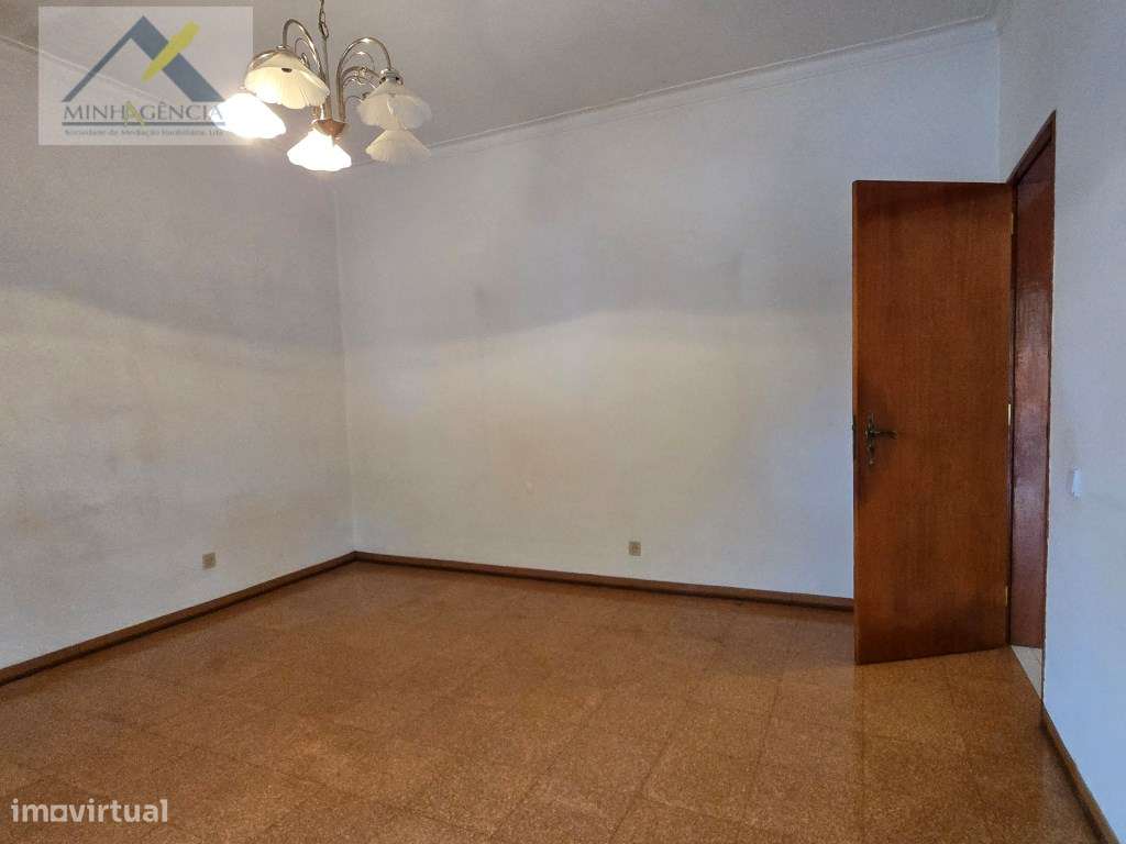 Moradia isolada com garagem na Quinta do Conde-9